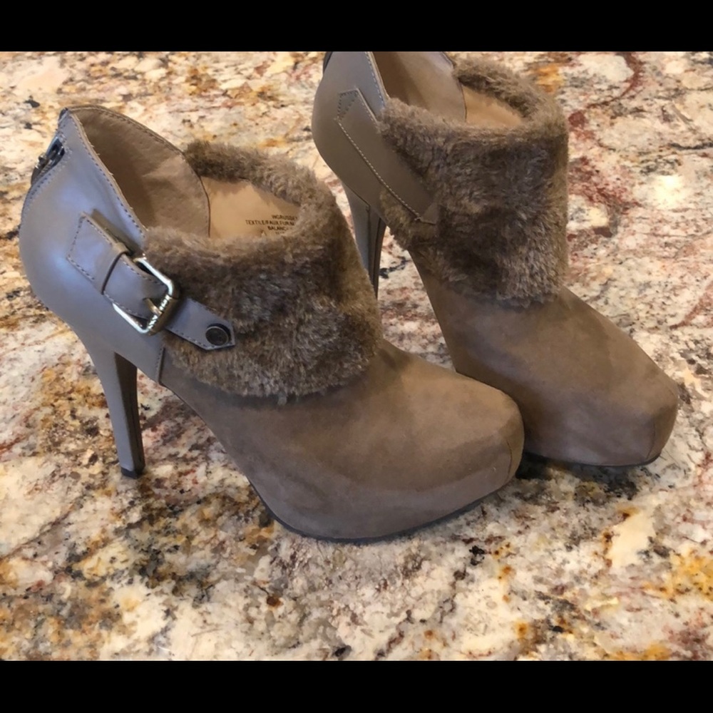 Guess Booties - Picture 2 of 3